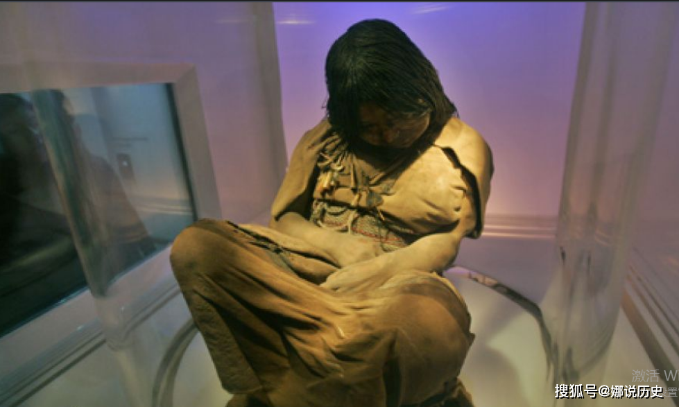古墓中出现15岁少女独自枯坐500年被挖出时宛如沉睡面容精致