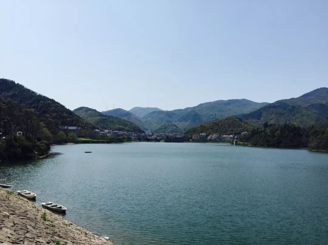 雀山岭水库图片