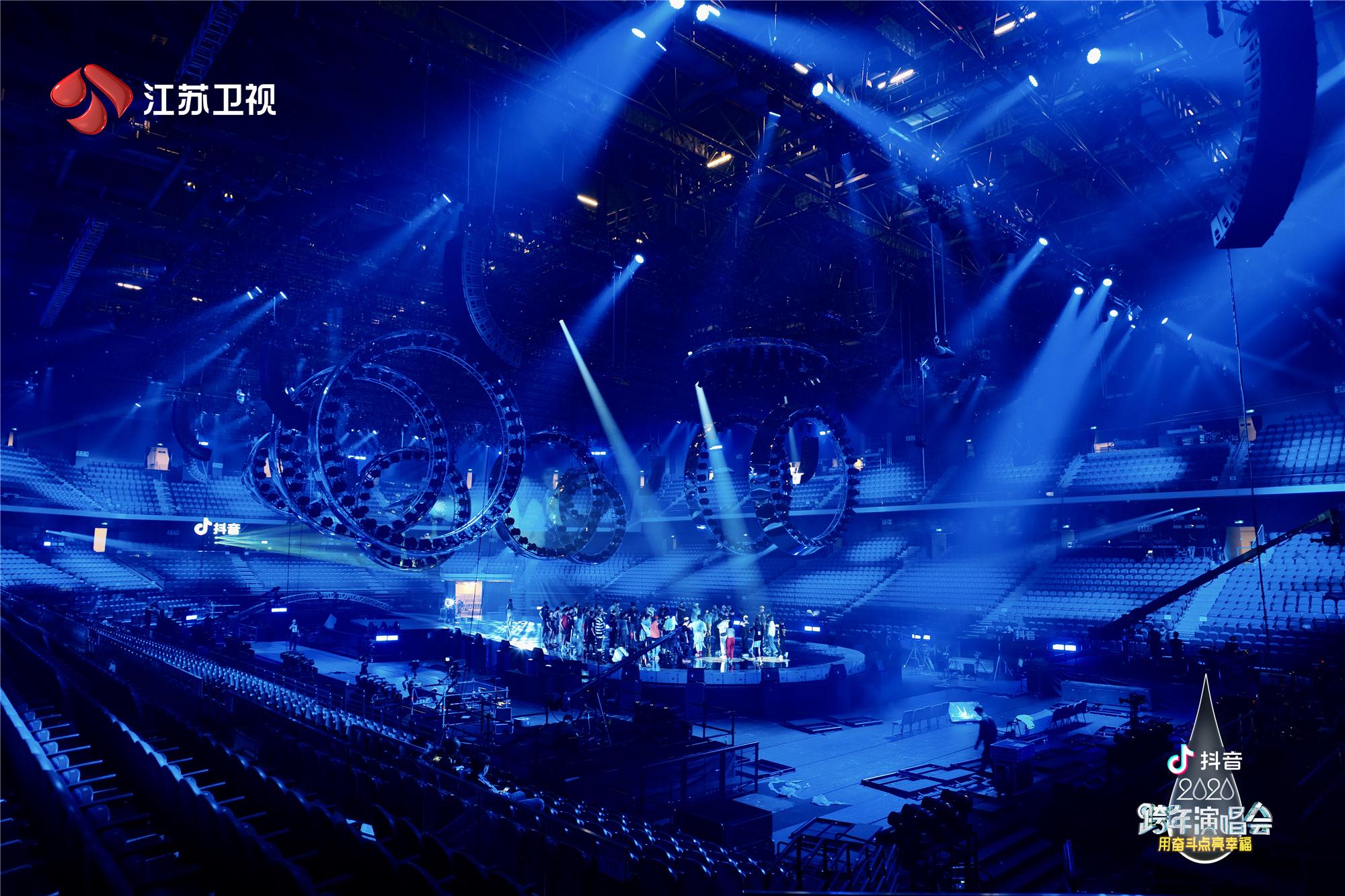 2020江苏卫视跨年演唱会舞美:我们不仅仅是演唱会 我们还是科幻大片!