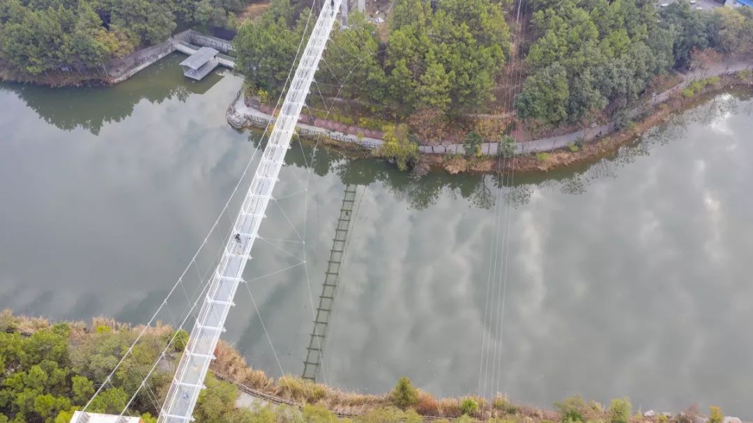 鄂人谷玻璃桥有多刺激,风景有多好鄂人谷带着蕲春首座玻璃桥来了!