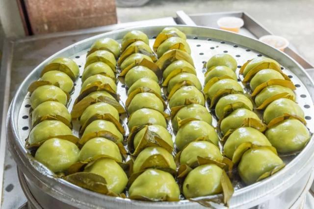 新繁涂记叶儿粑除了豆花,他家还卖粉条牛肉豆花粉,8元1碗.