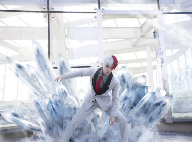 男装大佬熊祁cosplay,挑战上衣"失踪",对比原图完全神还原!