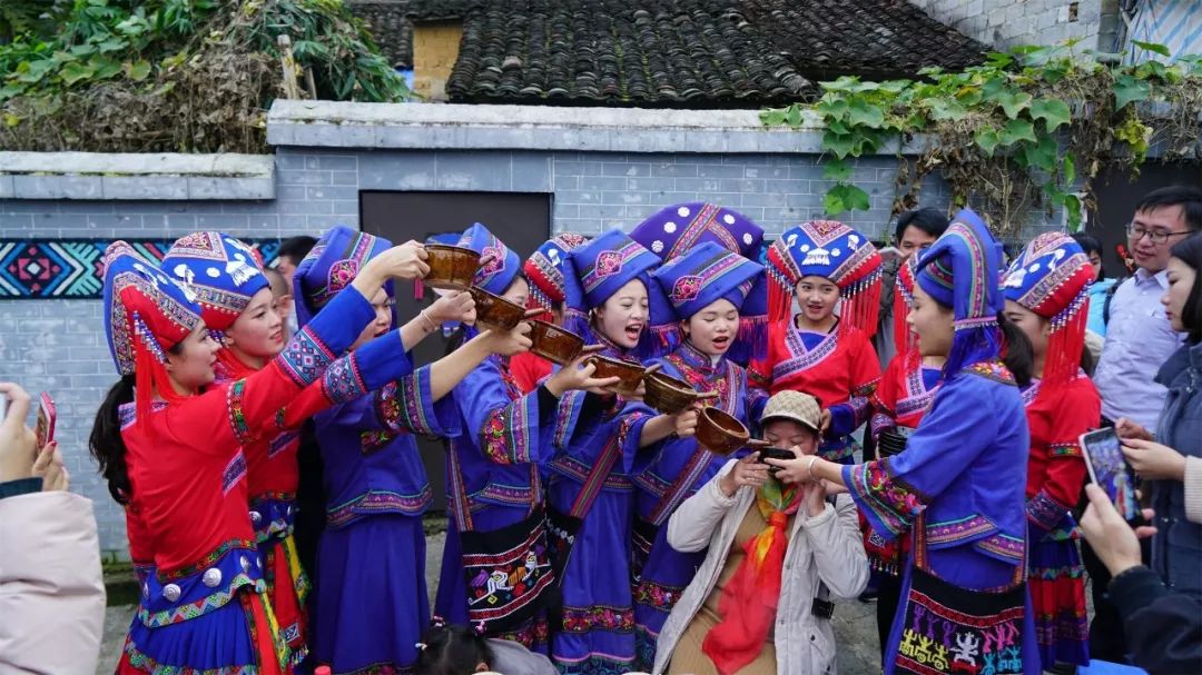 荤素搭配营养美味粗粮,五色糯米饭…壮乡的颠簸宴菜式就是这么丰富!