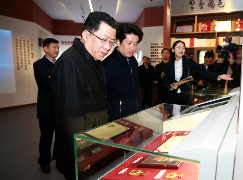 铜陵有色集团公司党委书记,董事长杨军,党委副书记,总经理龚华东,市