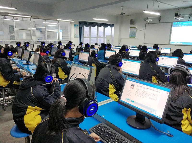 茂华:1300余名初中学子首次体验"英语口语"人机对话考试_测试