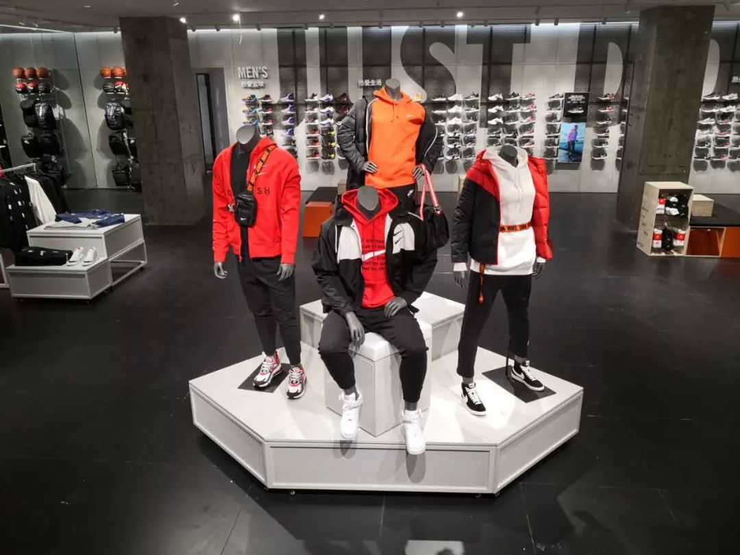 topsportsi新店开业太百铁路局店nike强势开业热血冻不住
