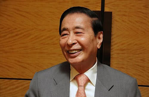 当年李兆基的中华煤气,嘉道理的香港大酒店,李福兆家族的华人置业都