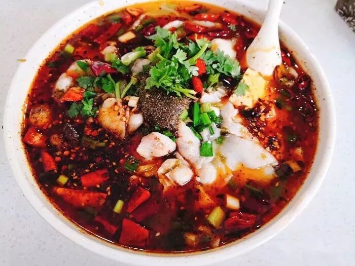 鱼米线有好多种,什么水煮鱼,酸菜鱼,火锅鱼,番茄鱼等等.