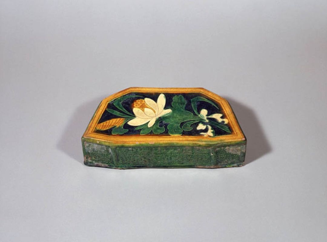 创造于中国宋代(960年-1279年)的陶瓷器通称「宋瓷」,是中国工艺文化