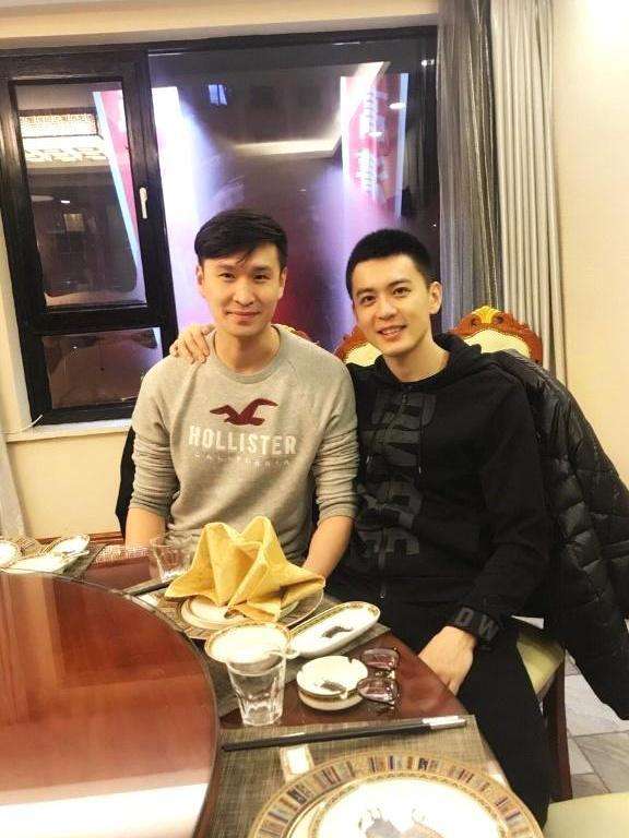 霍楠给杨鸣发1毛3红包!杨队抢红包前预测:就他那抠样不能发太大的