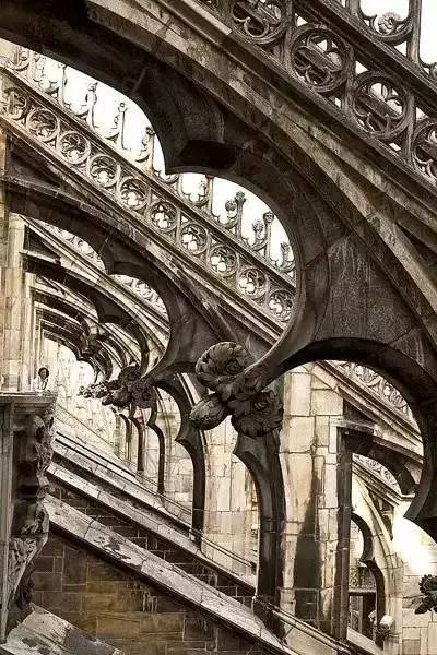 世界建筑史上的明珠米兰大教堂