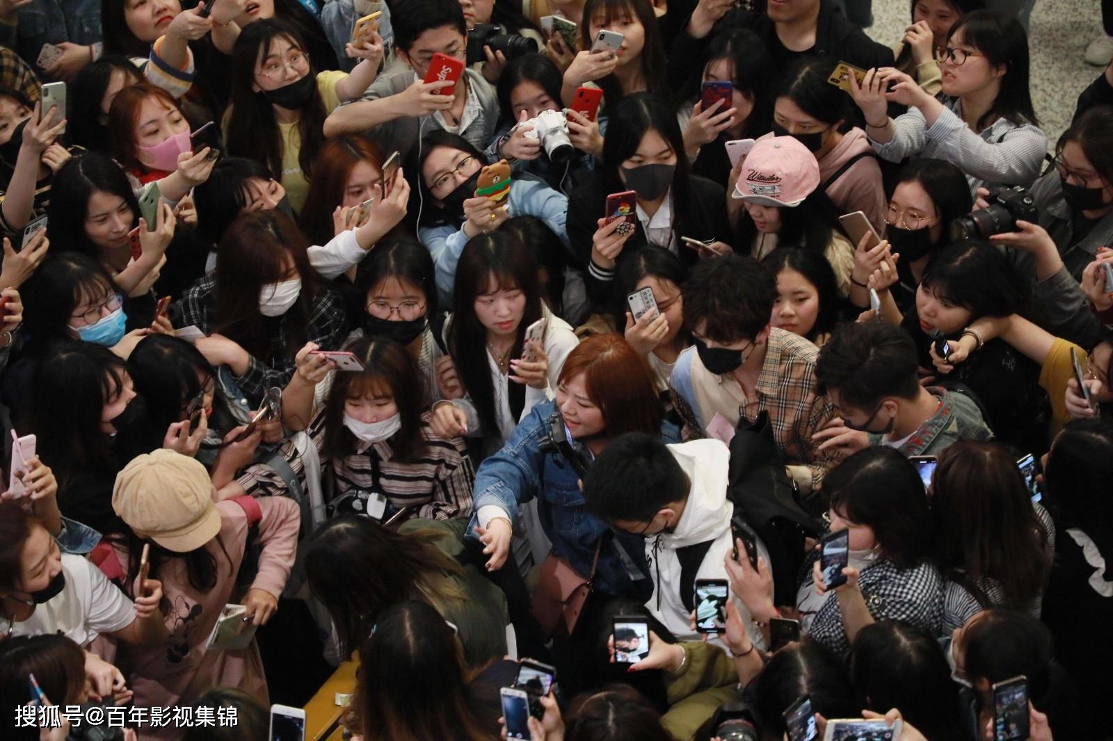 5块钱买行程1张照片卖千元揭秘明星代拍的隐秘