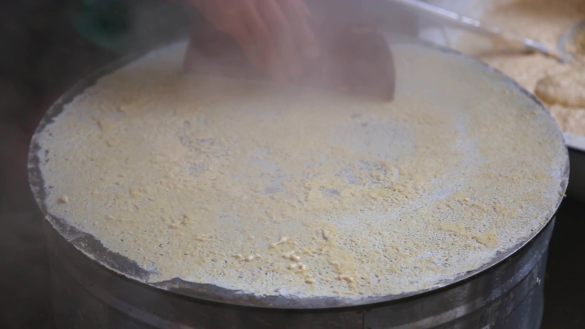 原创带你烙饼,刚烙熟的煎饼,真是太好吃了,我每次都要吃10张