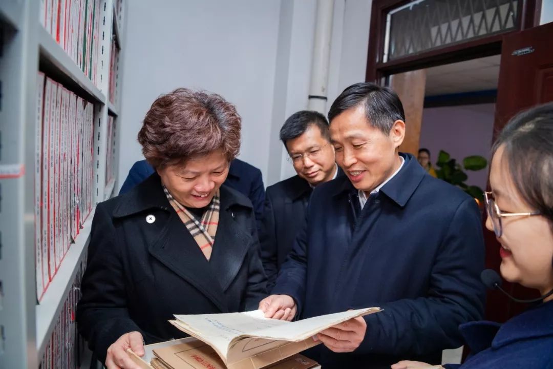 教育部党组成员副部长钟登华来华师调研