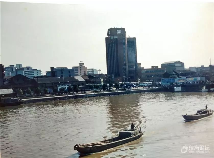 沧海桑田！宁波男子晒上世纪80年代初亲手拍的三江口照片，叹时光飞逝！