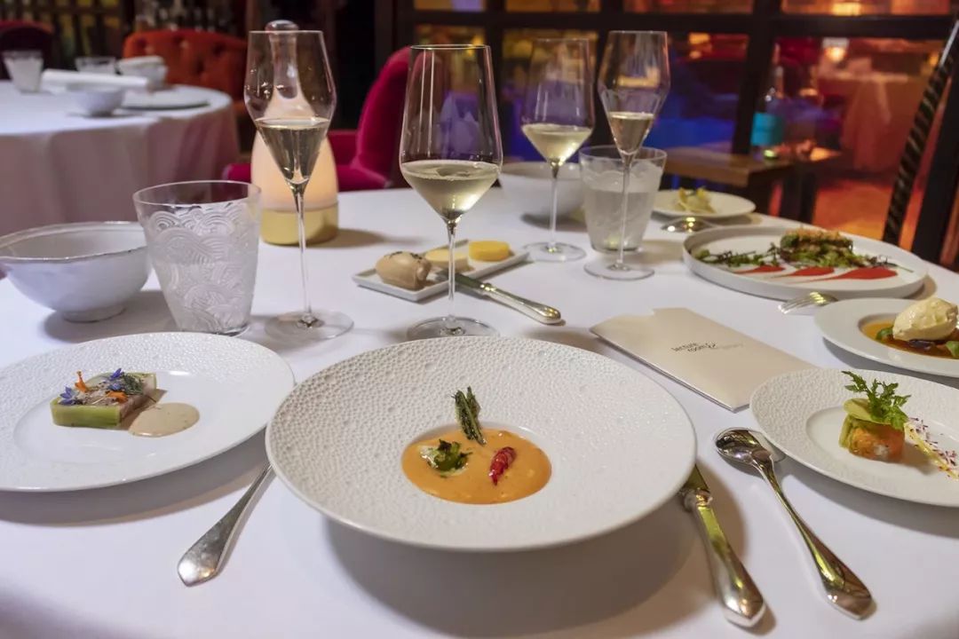 史上最全西餐礼仪让你成为聚会中的万人迷爱你比死亡更需要勇气