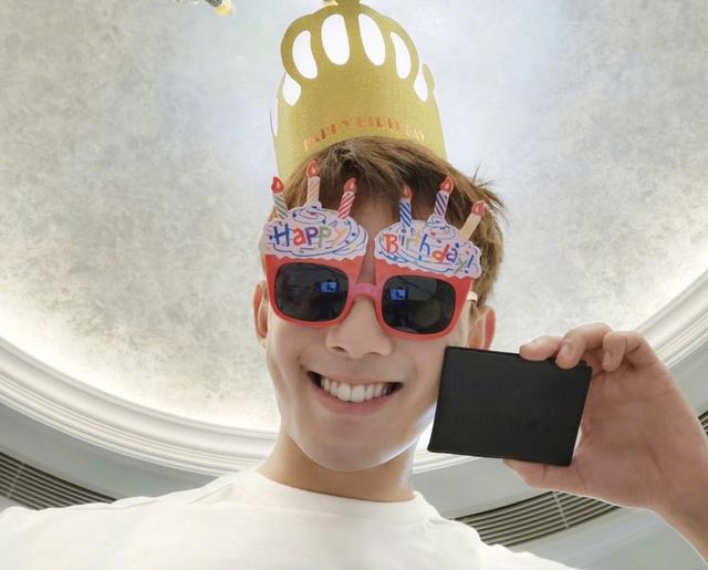 原创吴磊发文庆祝20岁生日并炫耀拿到驾照粉丝开撩下一步和我领证