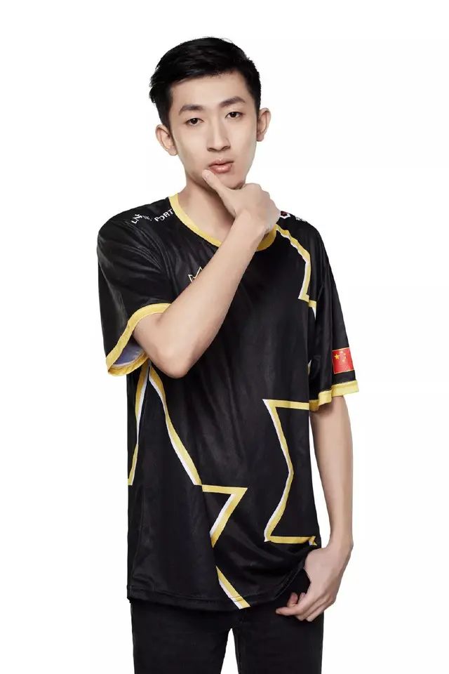 omg小狮子与小海直播间粉丝互动透露战队又买了两名选手