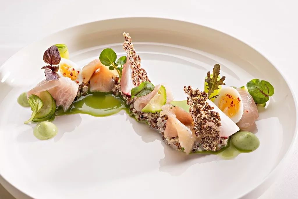 副菜一般放在肉类主菜之前,作为口感上的前序和铺垫.