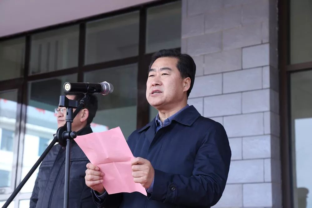 仪式并为"甘南藏族自治州消防救援支队"揭牌;州政府副秘书长韩小东,州