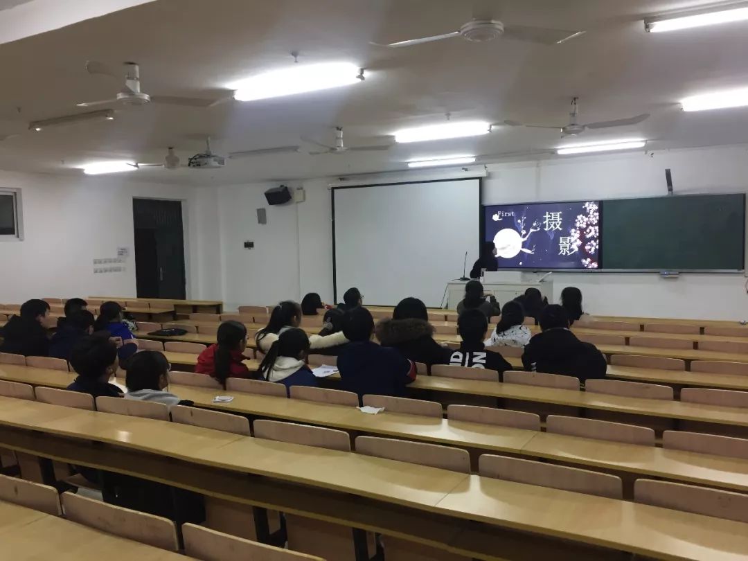 社团通讯:摄影社举办摄影技巧讲座