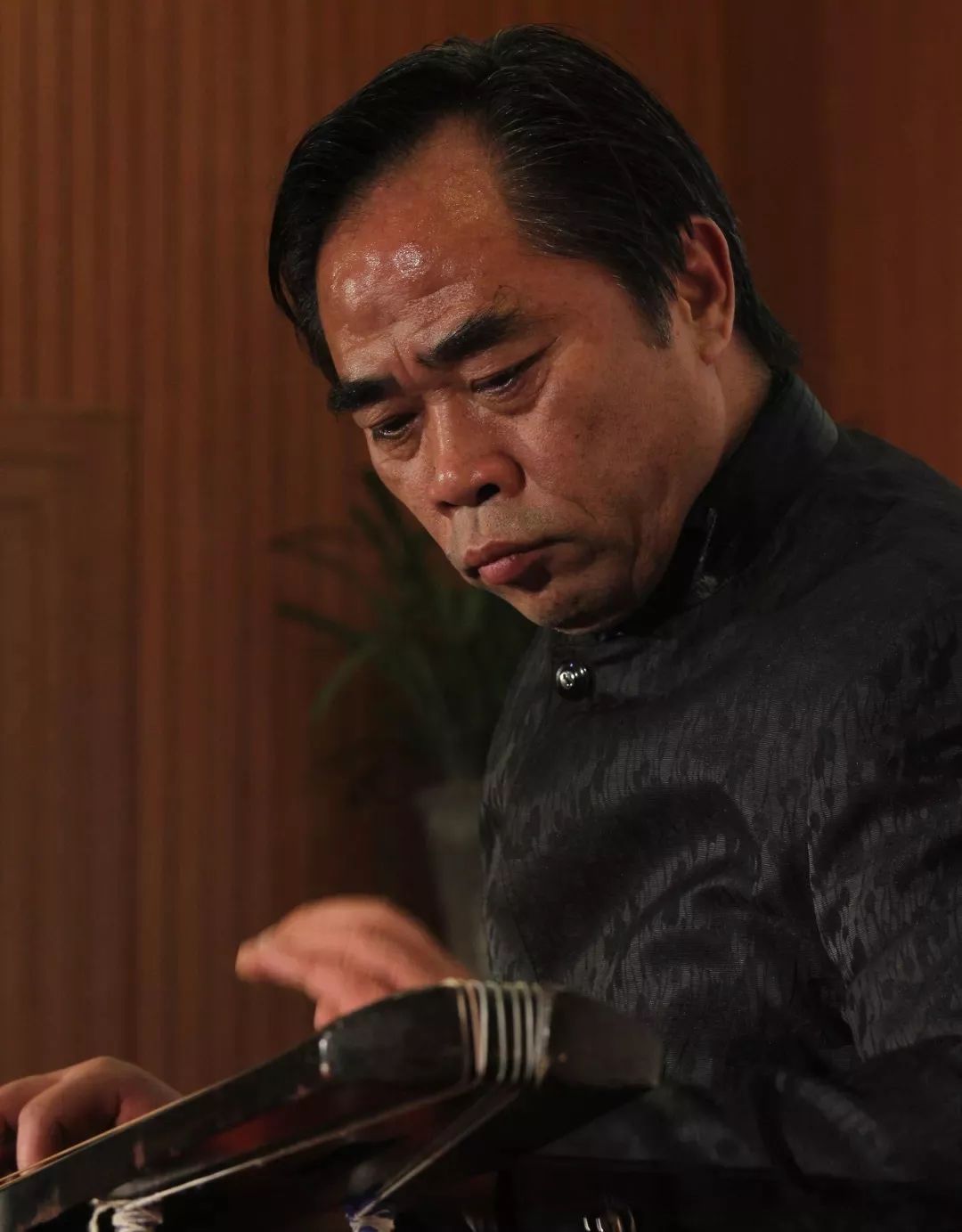 徐毅,古琴演奏家,梅庵派创始人徐立孙先生嫡孙.