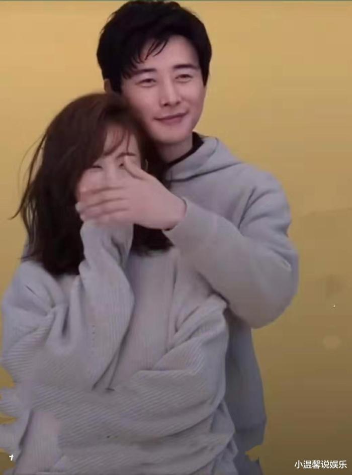罗晋李一桐合体拍照片,两人不停笑场,却因动作太甜惹争议_时候