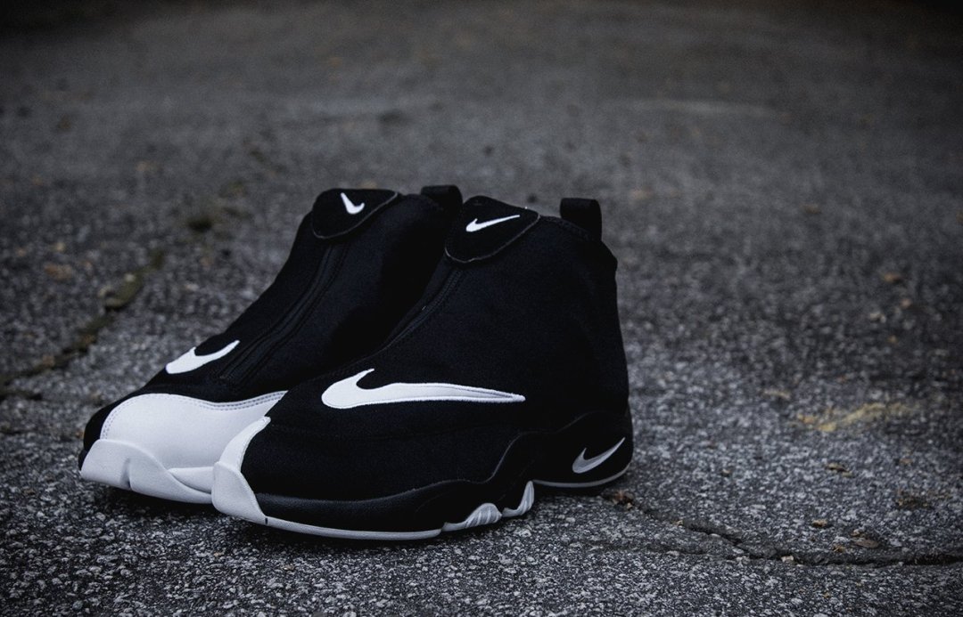 科技最酷炫的毫无疑问是艾弗森自带充气气泵的 answer 10.