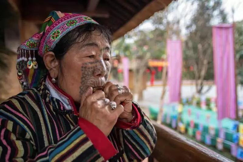 云南民族村新年玩场多,独龙族卡雀哇节热闹登场