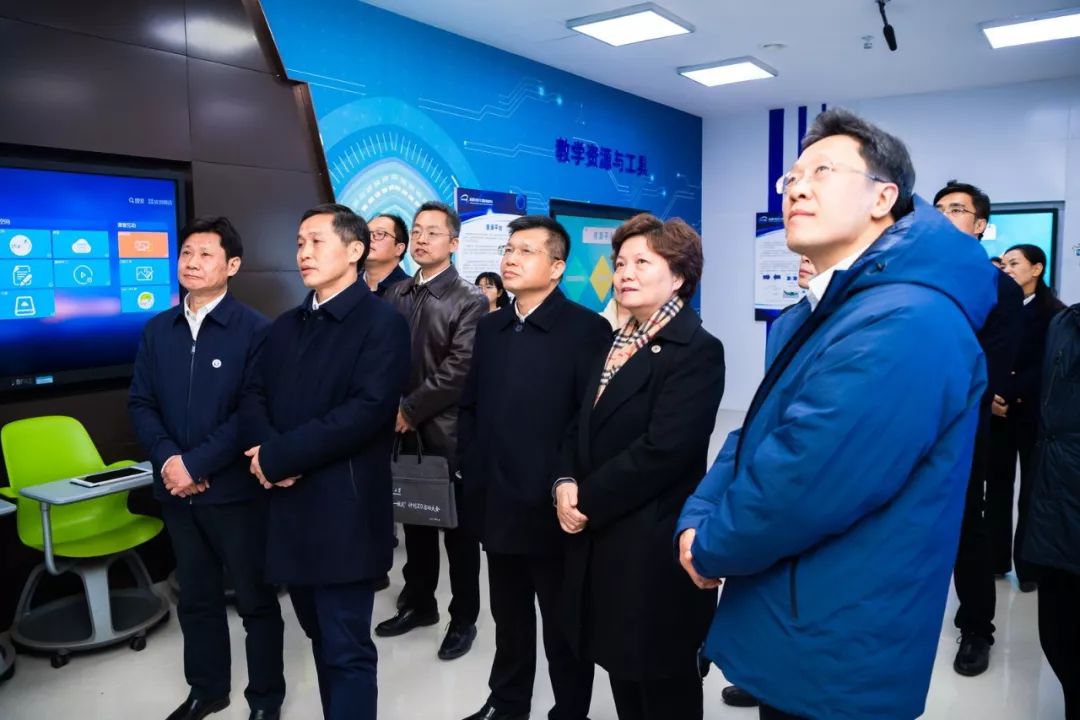 教育部党组成员副部长钟登华来华师调研