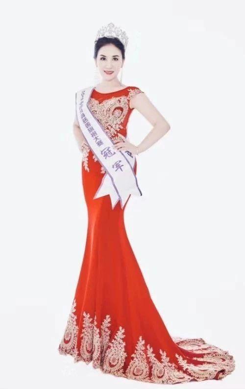 企业家变选美冠军,优雅女神邹晓芬任风尚旗袍大赛全球形象大使