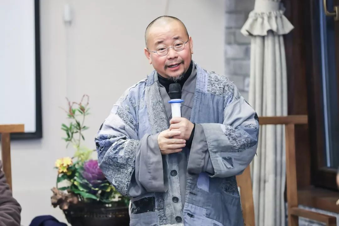 "禅茶夜话"由大益集团副总裁李占文担任主持,本如大和尚,淳法大和尚