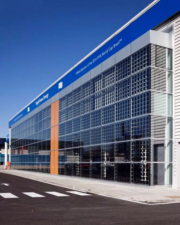 阳光下的光伏幕墙真的太美了