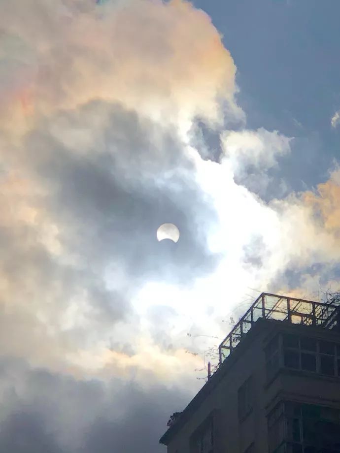 昨日马站上空现天狗食日
