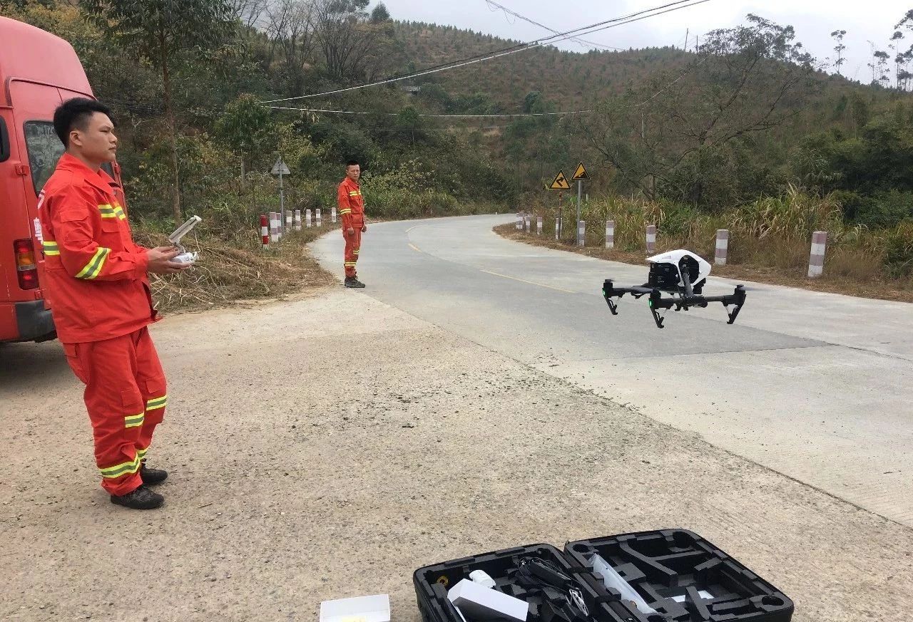 能飞学员秦富生利用无人机进行森林防火巡查