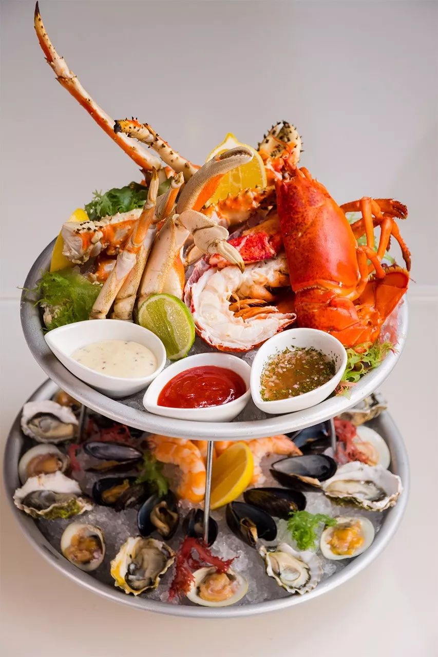 还有长长的蟹腿,下一层满满的oyster,mussel和去壳大虾,看起来也太