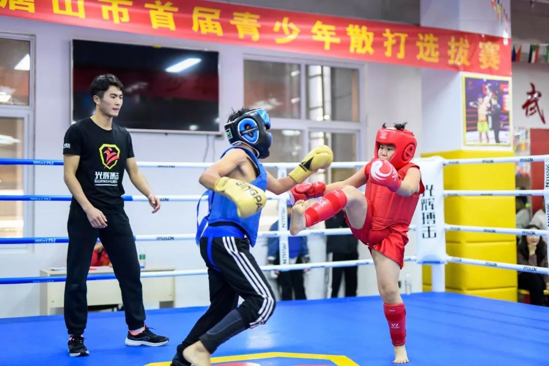 我市光辉杯首届青少年散打选拔赛开幕