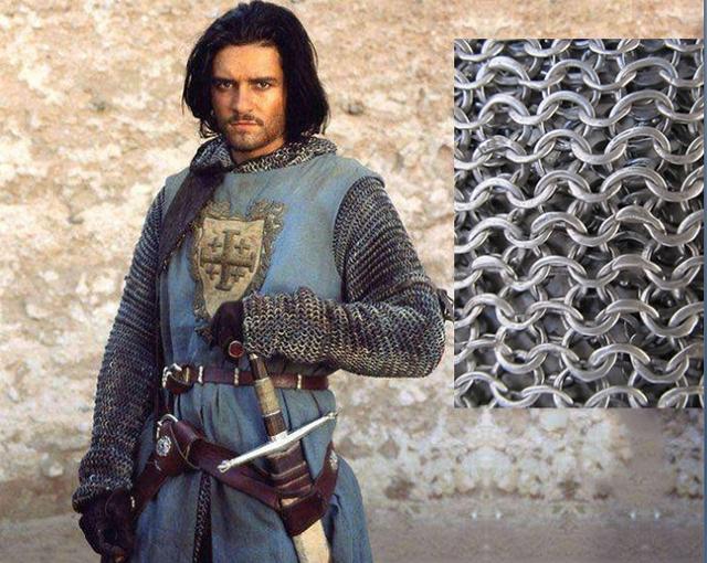 的双层甲了,但还是有可能被复合弓射穿骑士们的马很多只披着一层罩袍