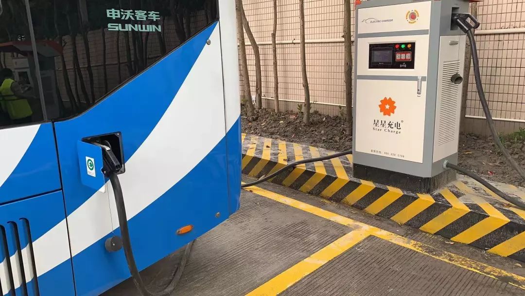 新一批纯电动车引入新充电场站启用公司进一步推广新能源公交应用