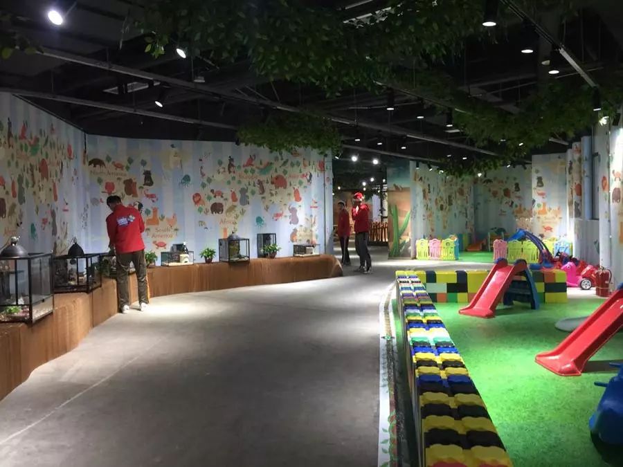 地点:长沙市岳麓区溁湾路与银盆南路交叉口西北100米绿地缤纷荟3楼 (4