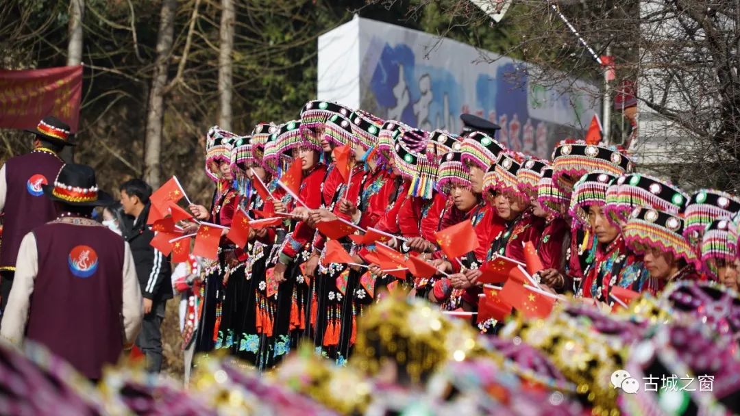 关注千人巡街民族舞打跳丽江傈僳族阔时节盛大开幕