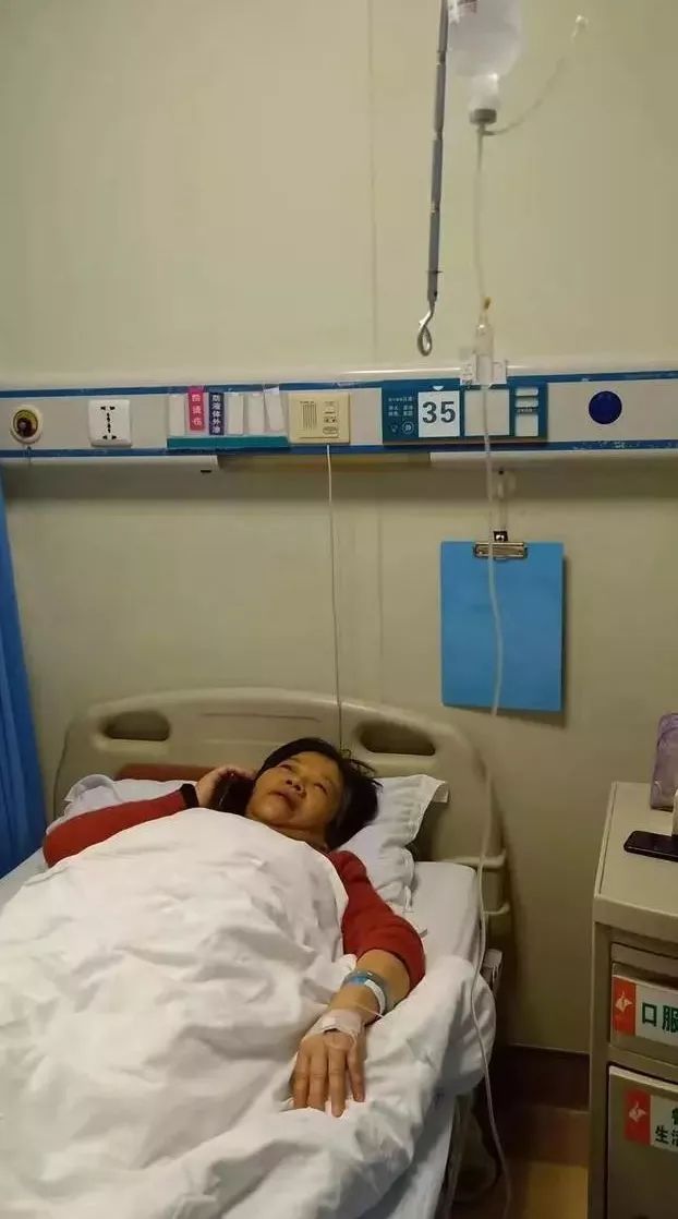 陈志胤看着这一幕,拿出手机拍了一张照片,准备发朋友圈.