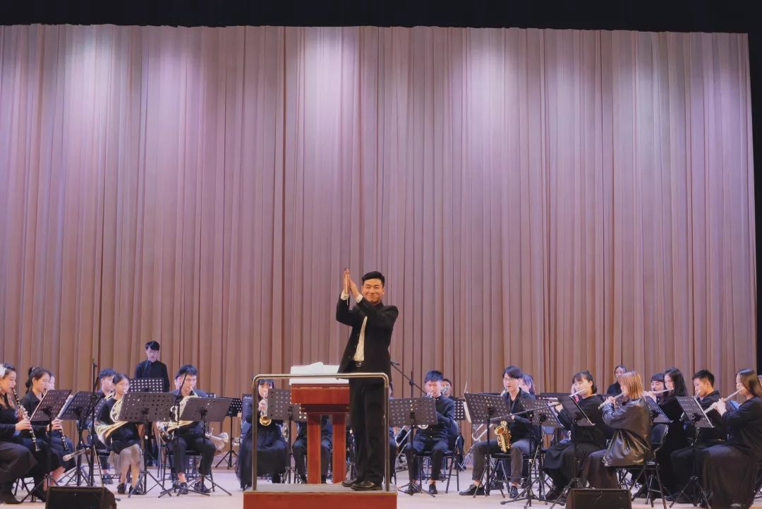 管乐团合奏:《凤凰序曲》演奏:管乐团16,17,18级成员指挥:李贤康风格