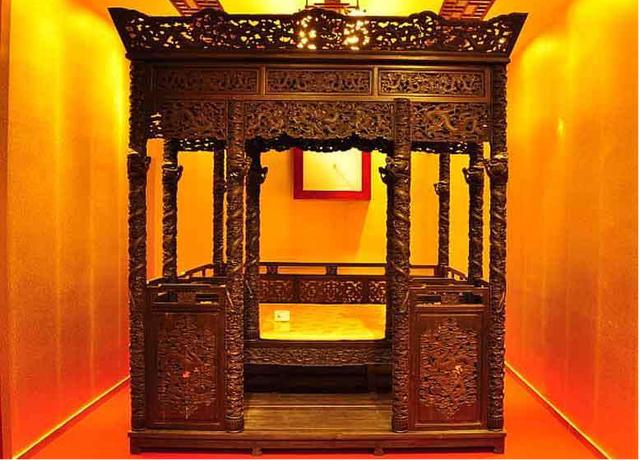 清宫3吨重"龙床"现身莆田,专家要求上交,收藏者:给我5个亿