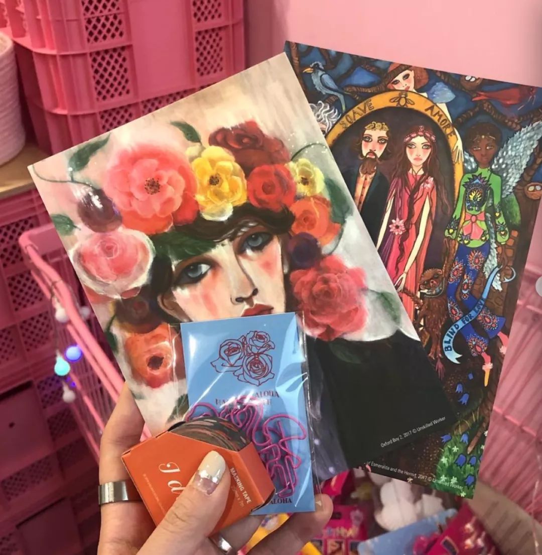 gucci还出过高颜值童话故事书花草虫鱼穿着华丽服装太浪漫了吧