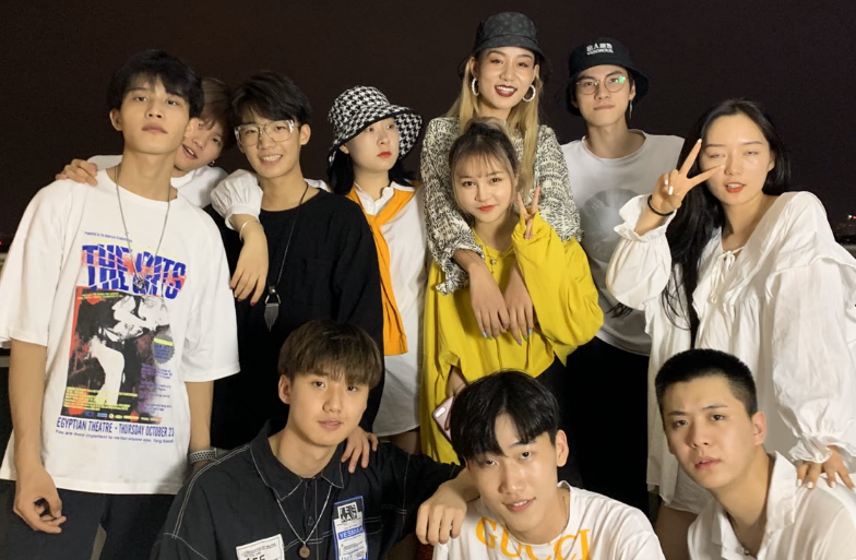 原创网红陈三真会玩!官宣恋情配乐用"前女友"的歌,请恕我们等级低