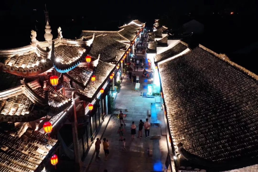 走进武义的地标,展现了1300年历史风貌的武义古街,悠闲的逛一逛文玩