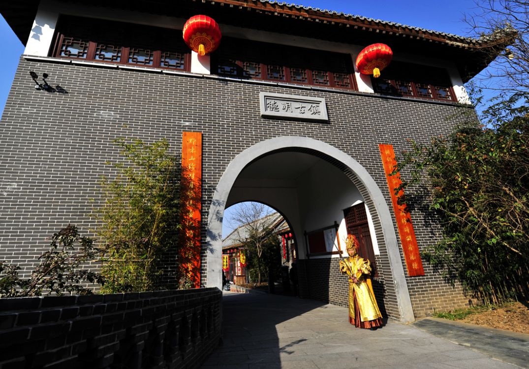 报更人,武大郎等你还会看到这种各样各个年代的历史任务在德明古镇里