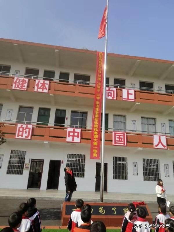 益阳市人民路小学荞麦园校区：“年味”飘香 迎新年(图1)