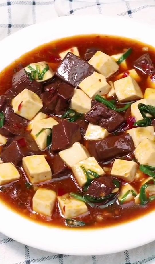原创猪血烧豆腐,这是一道中医药膳,味道鲜美更是冬季滋补佳品